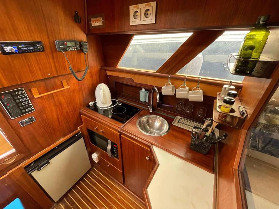 Barco Acogedor - Cosy Boat - Botel Barcelona